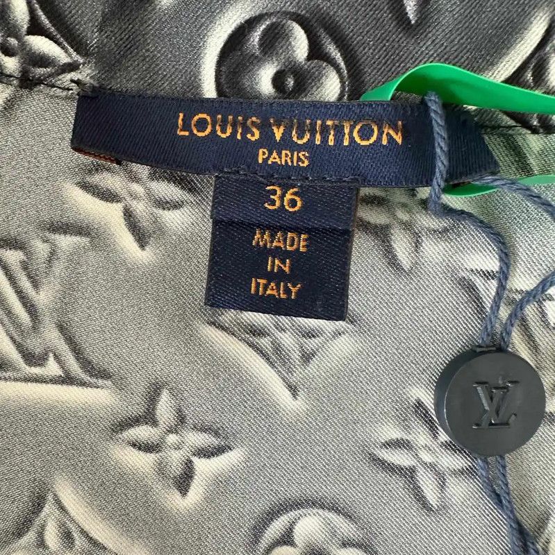 Louis Vuitton Louis Vuitton Silk Women’s Shirt in Dark Grey 0089 Size M / US 6-8 / IT 42-44 - 3 Thumbnail