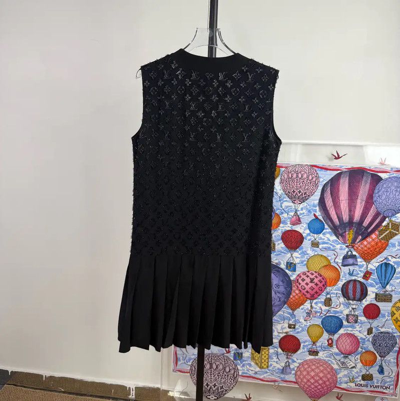 Louis Vuitton Louis Vuitton Black Silk Women's Dress Size XS 0089 Size XS / US 0-2 / IT 36-38 - 2 Thumbnail