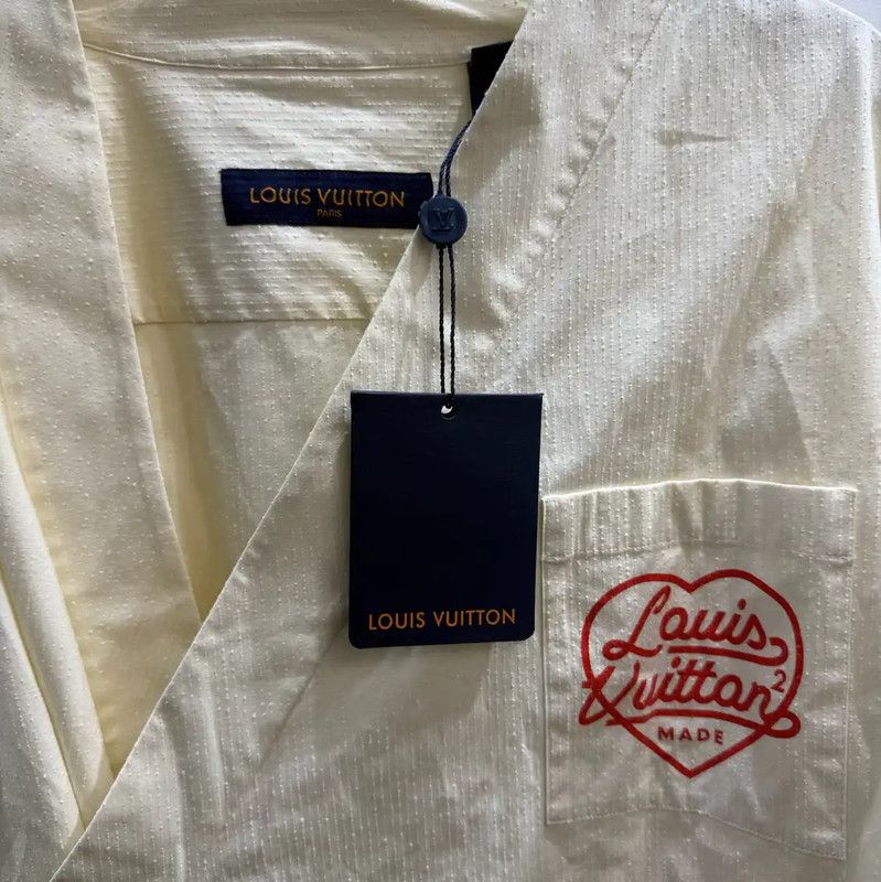 Louis Vuitton Louis Vuitton Men's Cream Button-Up Shirt 0089 Size M / US 6-8 / IT 42-44 - 4 Thumbnail
