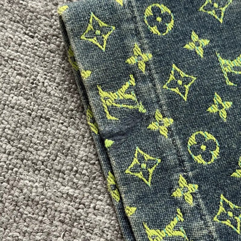 Louis Vuitton Louis Vuitton Green Cotton Men's Shirt 0089 Size S / US 4 / IT 40 - 8 Thumbnail
