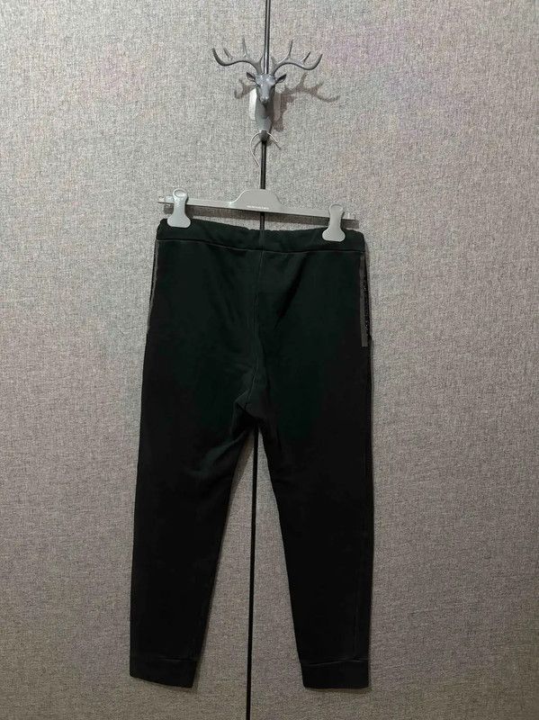 Fendi Fendi Black Cotton Logo Sweatpants for Men 0089 Size US 26 / EU 42 - 2 Thumbnail