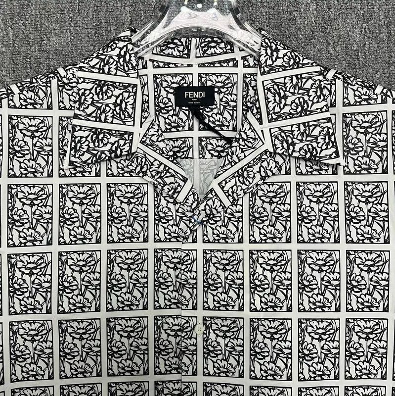 Fendi Fendi Graphic Print Short Sleeve Shirt 0089 Size US L / EU 52-54 / 3 - 3 Thumbnail