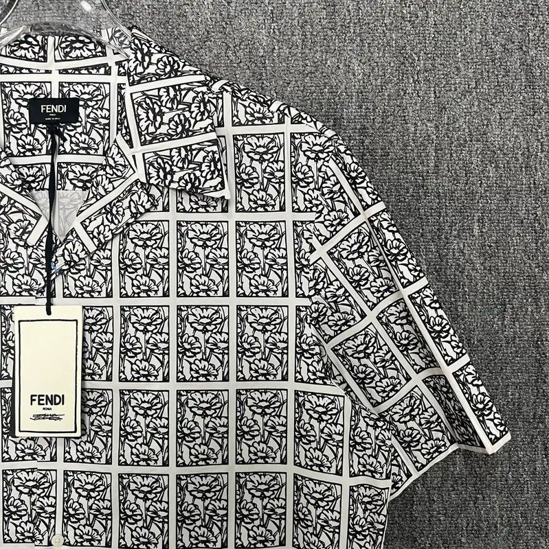 Fendi Fendi Graphic Print Short Sleeve Shirt 0089 Size US L / EU 52-54 / 3 - 4 Thumbnail