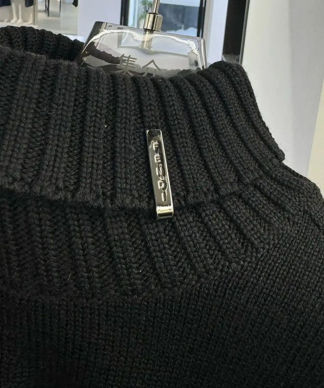 Fendi Fendi Black Wool Knit Sweater for Women 0089 Size M / US 6-8 / IT 42-44 - 3 Thumbnail
