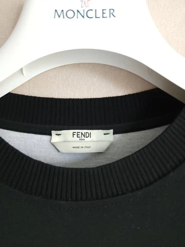 Fendi Fendi Black Cropped Logo Sweatshirt for Women 0089 Size M / US 6-8 / IT 42-44 - 3 Thumbnail