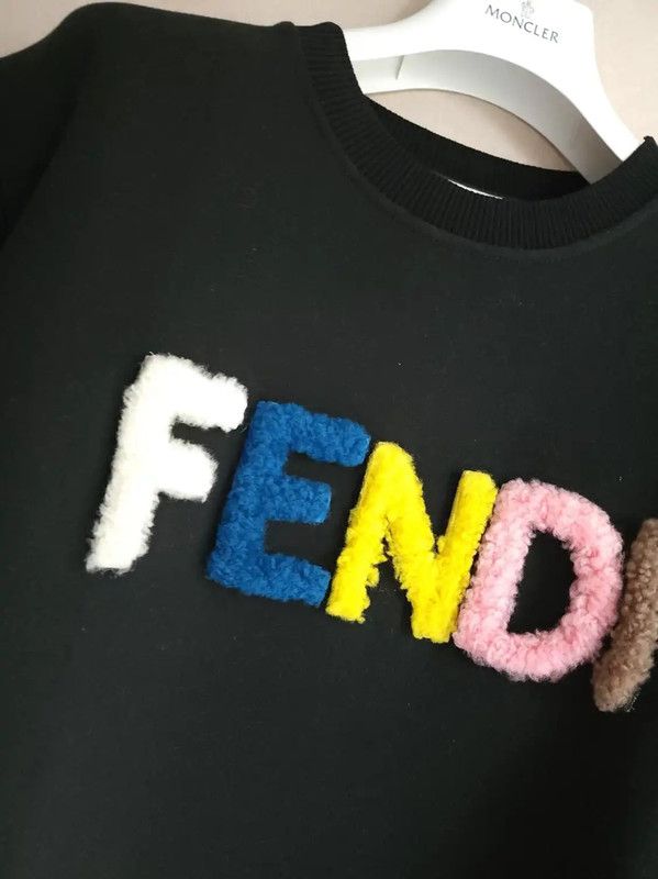 Fendi Fendi Black Cropped Logo Sweatshirt for Women 0089 Size M / US 6-8 / IT 42-44 - 2 Thumbnail