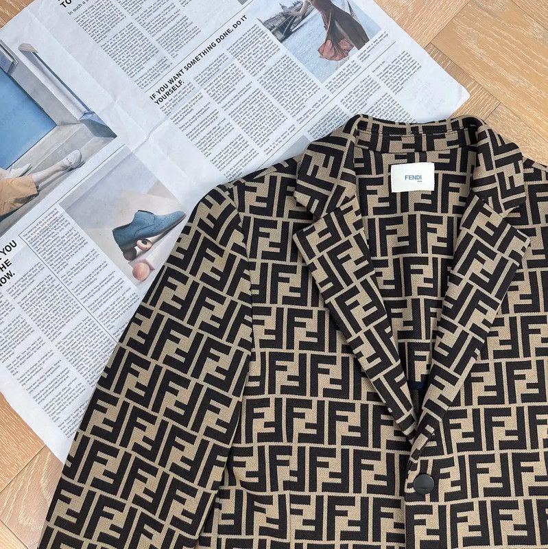 Fendi Fendi Khaki Women's Blazer in Size S 0089 Size S / US 4 / IT 40 - 6 Thumbnail