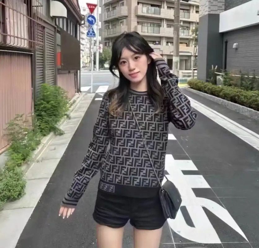 Fendi Fendi Black Gray Knitted Top for Women 0089 Size M / US 6-8 / IT 42-44 - 8 Thumbnail