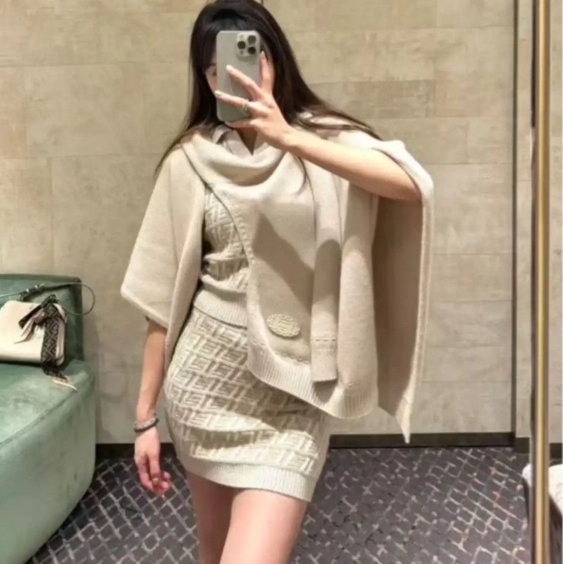 Fendi Fendi Beige Wool Women's Knit Sweater 0089 Size M / US 6-8 / IT 42-44 - 7 Thumbnail