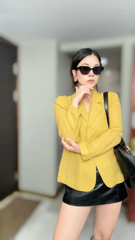 Yves Saint Laurent Yves Saint Laurent Yellow Silk Blend Cardigan 0089 Size ONE SIZE - 2 Thumbnail
