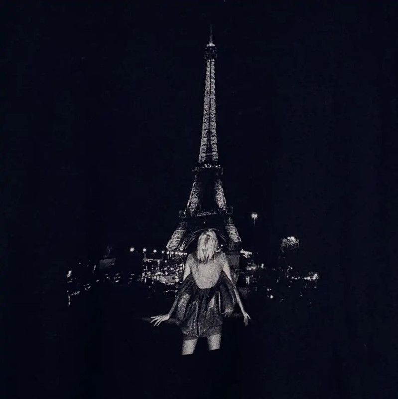 Yves Saint Laurent YSL Black Cotton Graphic Tee for Women 0089 Size M / US 6-8 / IT 42-44 - 4 Thumbnail