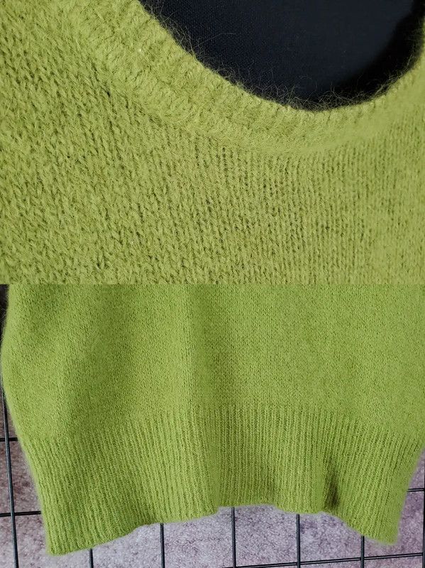 Yves Saint Laurent YSL Lightweight Green Cashmere Knit Top 0089 Size M / US 6-8 / IT 42-44 - 4 Thumbnail