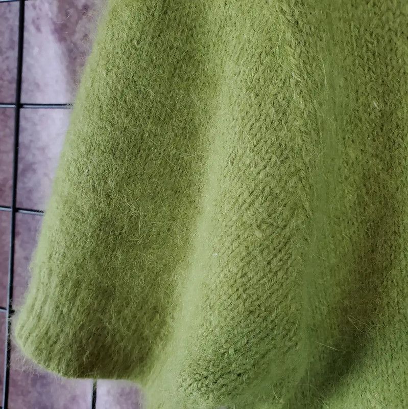 Yves Saint Laurent YSL Lightweight Green Cashmere Knit Top 0089 Size M / US 6-8 / IT 42-44 - 9 Thumbnail