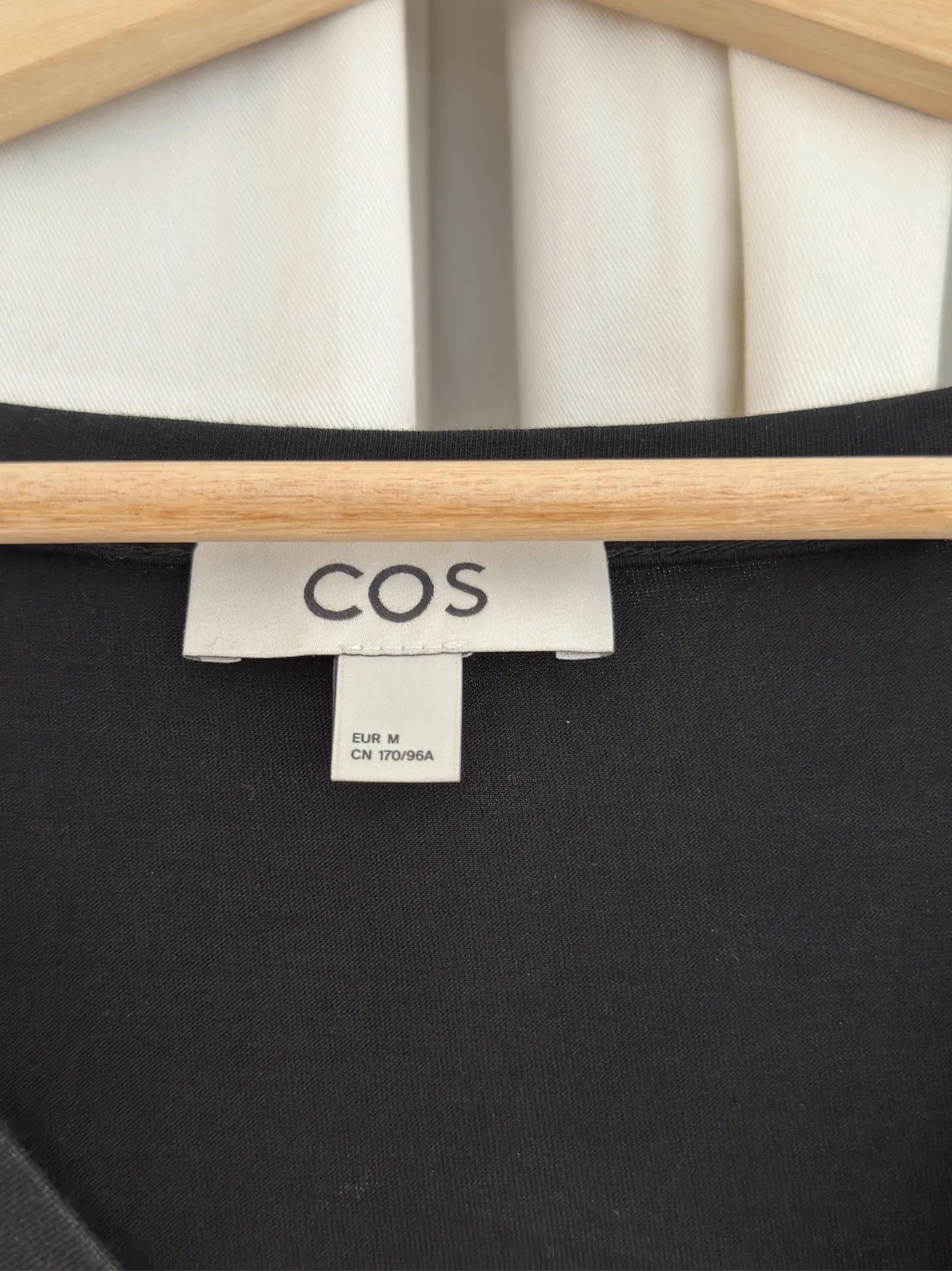 Cos Cos V ringad t shirt Short Sleeve T-shirt Size M / US 6-8 / IT 42-44 - 2 Thumbnail