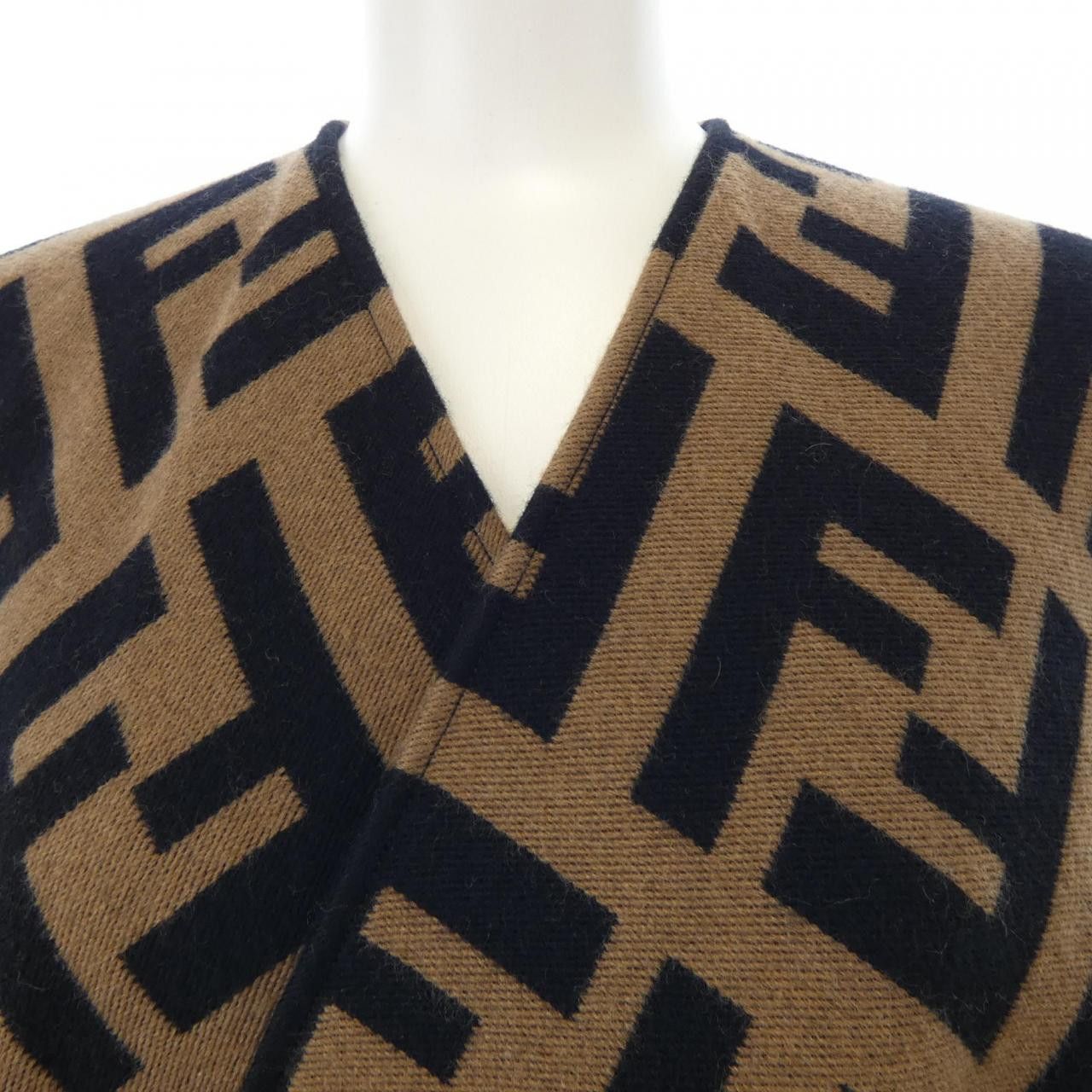 Fendi Fendi Fendi FXX636 A3Q1 Cape Others Outerwear FXX636A3Q1 DUTY FREE for USA Size ONE SIZE - 4 Thumbnail