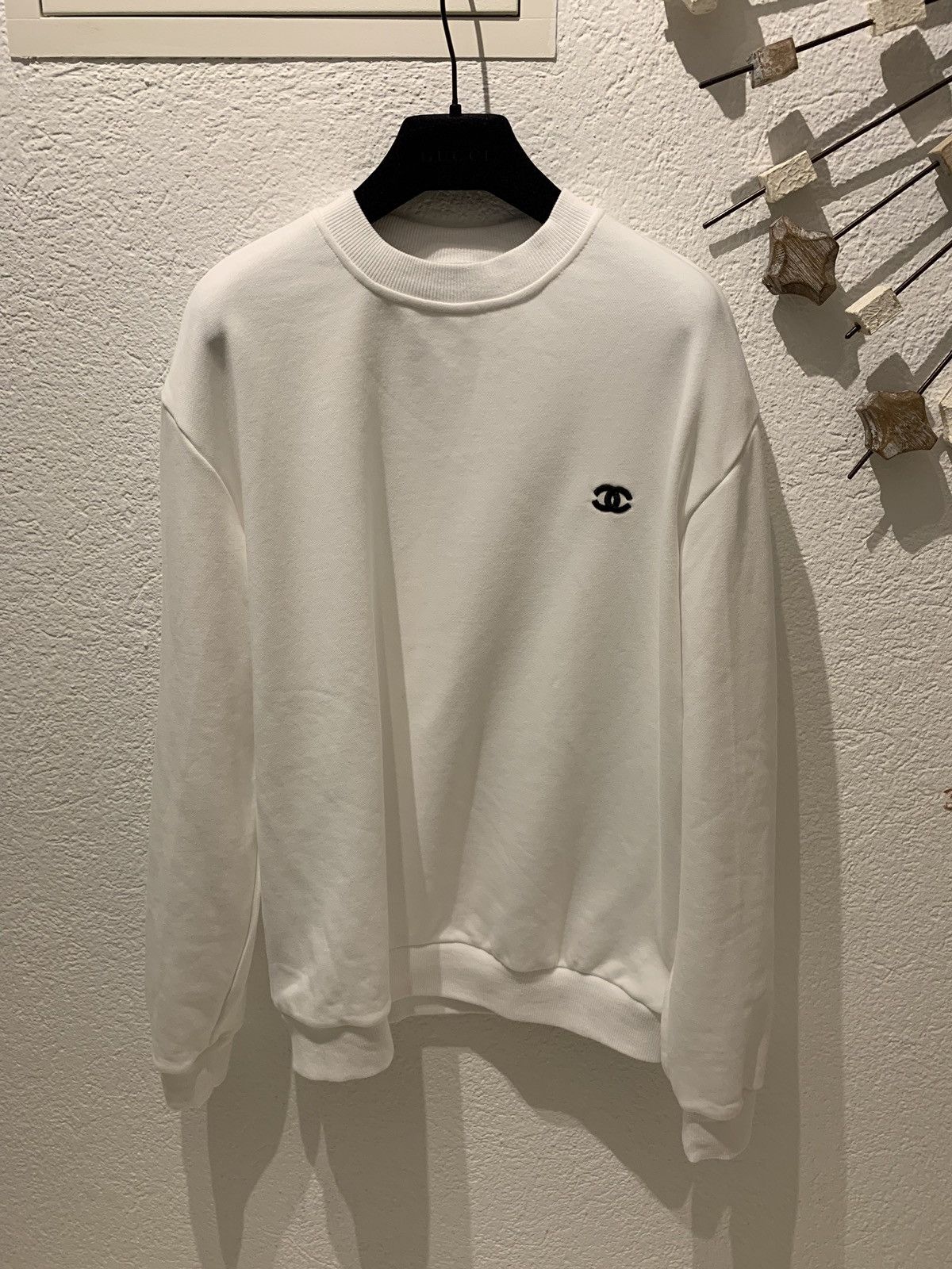 シャネルユニフォームニット　白 Chanel Chanel Uniform Sweater CC Logo White | Grailed