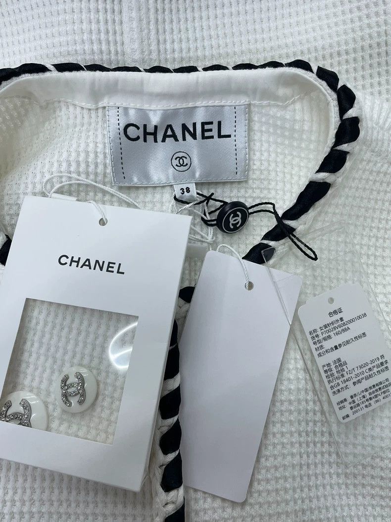 Chanel Chanel White Diamond Buckle Jacket - dmc Size US M / EU 48-50 / 2 - 4 Thumbnail