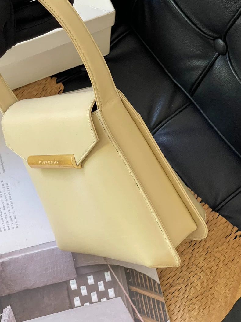 Givenchy Givenchy Vintage Cream Shoulder Bag - dmc Size ONE SIZE - 5 Thumbnail