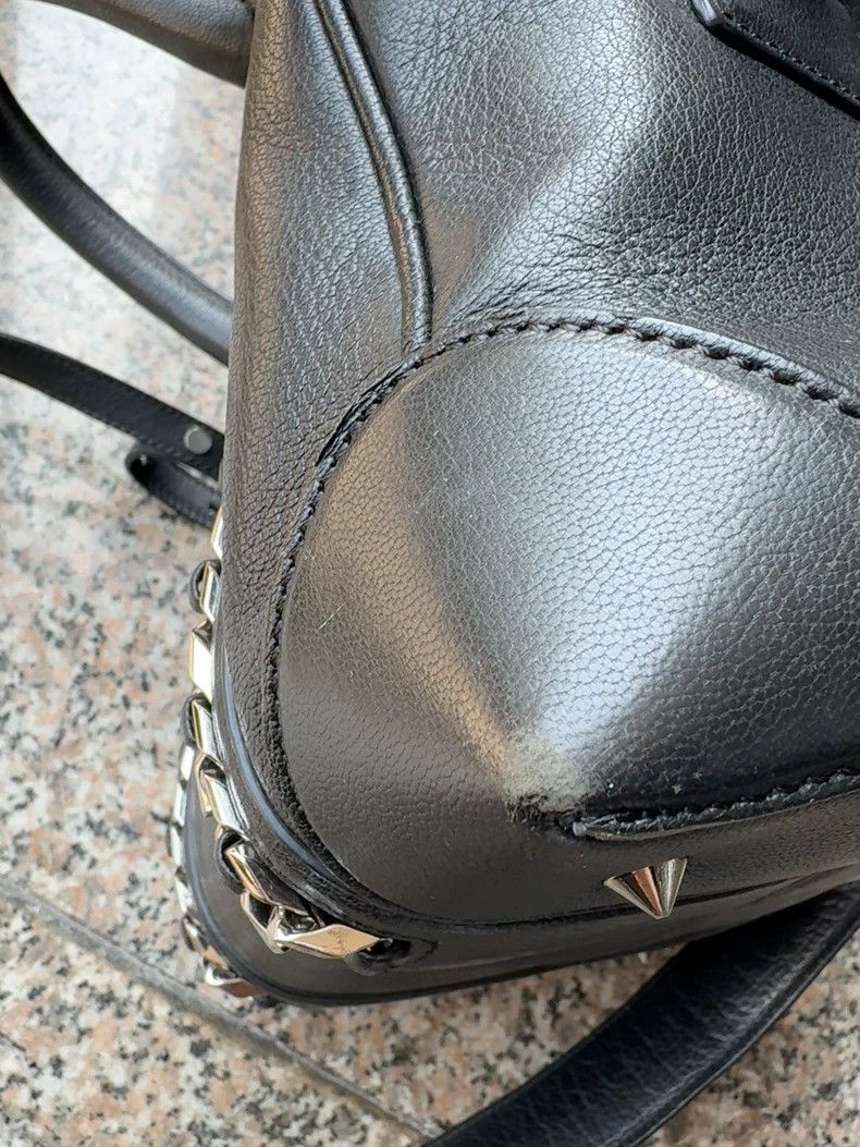 Givenchy Givenchy Black Bucket Handbag - dmc Size ONE SIZE - 5 Thumbnail