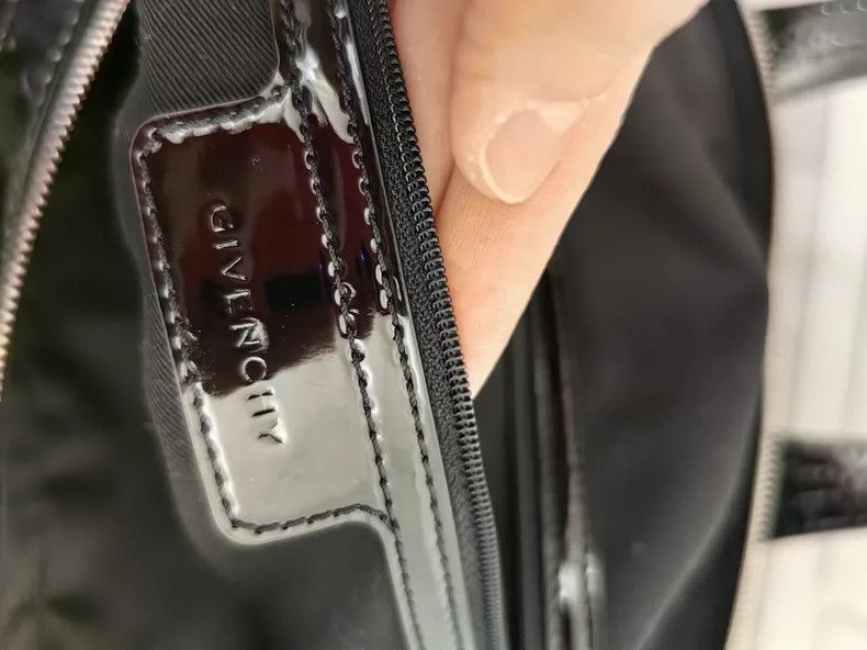 Givenchy Givenchy Black Sequin Handbag - dmc Size ONE SIZE - 3 Thumbnail