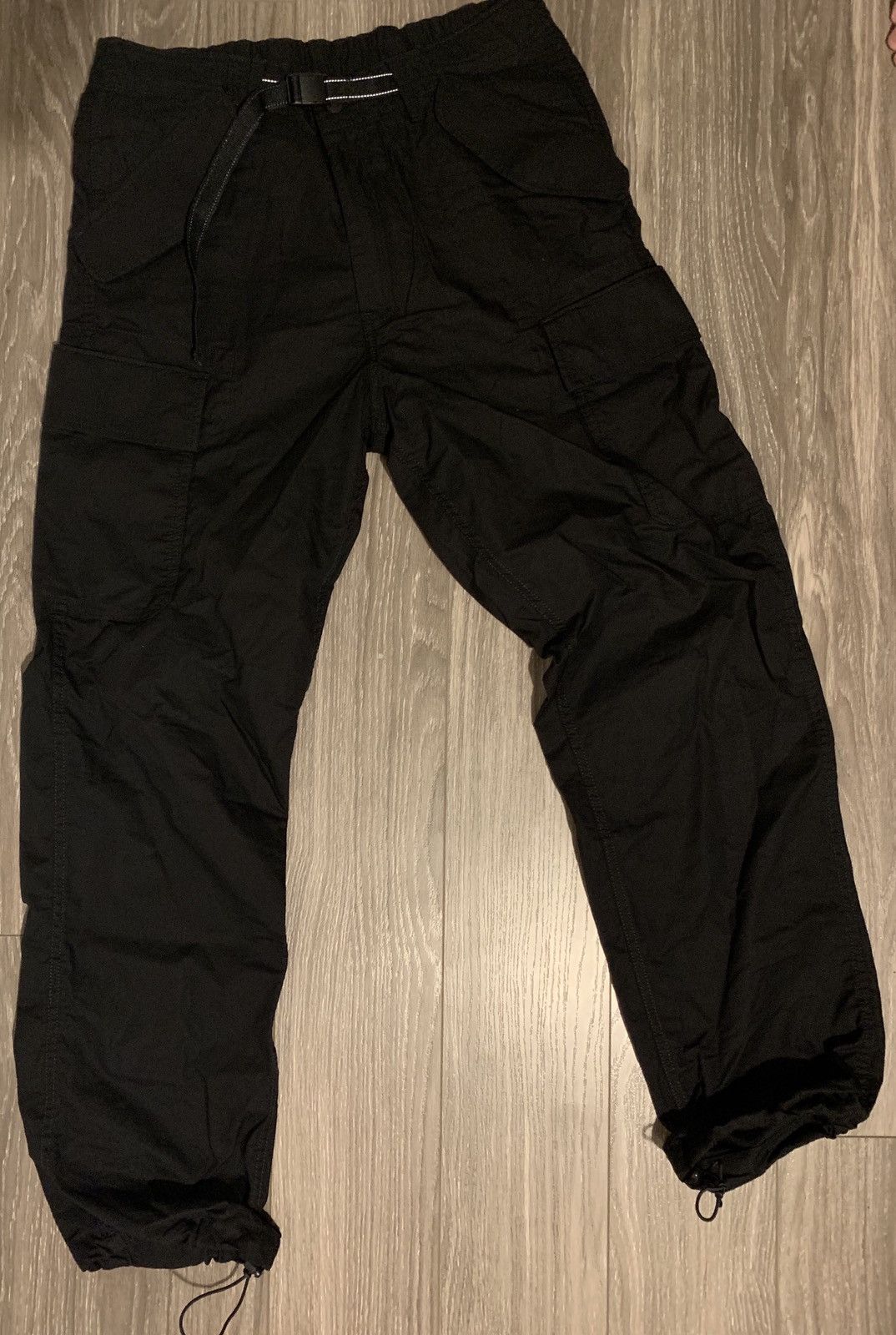 Levis Cargo Pants. Toggle ankle closure. Black Sz 32x34