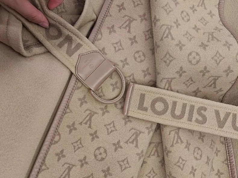 Louis Vuitton LV Beige Monogram Belted Coat - dmc Size US L / EU 52-54 / 3 - 4 Thumbnail