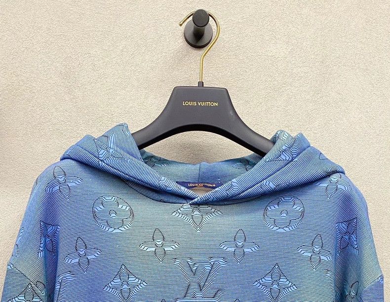 Louis Vuitton Louis Vuitton Blue Gradient Logo Hoodie - dmc Size US M / EU 48-50 / 2 - 5 Thumbnail