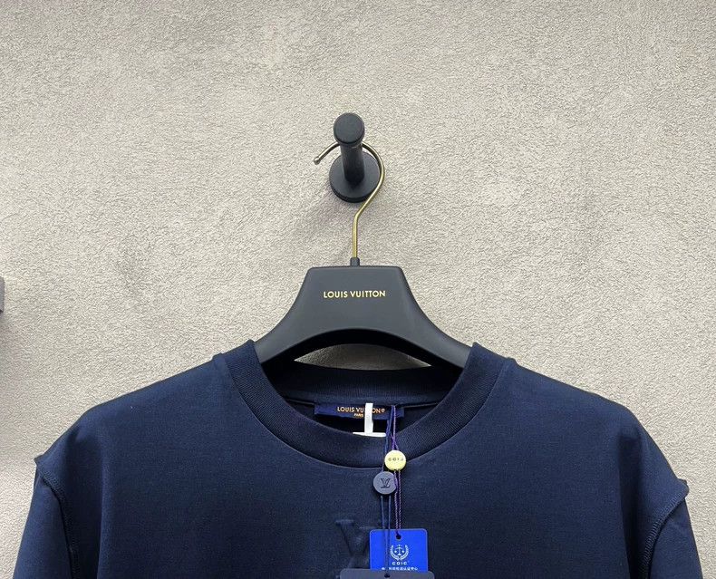 Louis Vuitton Louis Vuitton Logo Crew Neck T-Shirt - dmc Size US M / EU 48-50 / 2 - 4 Thumbnail