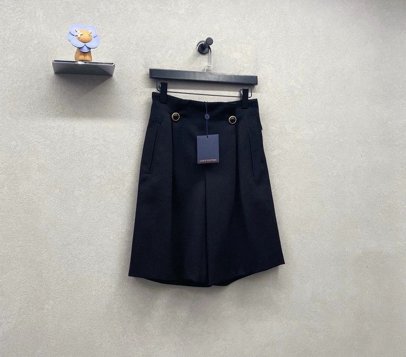 Louis Vuitton LV Solid Pleated Wool Shorts - dmc Size US 34 / EU 50 - 4 Thumbnail