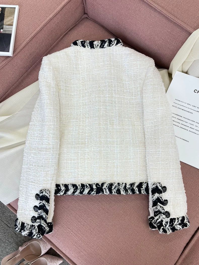 Chanel Chanel White Tweed Jacket with CC Buttons - dmc Size US S / EU 44-46 / 1 - 5 Thumbnail