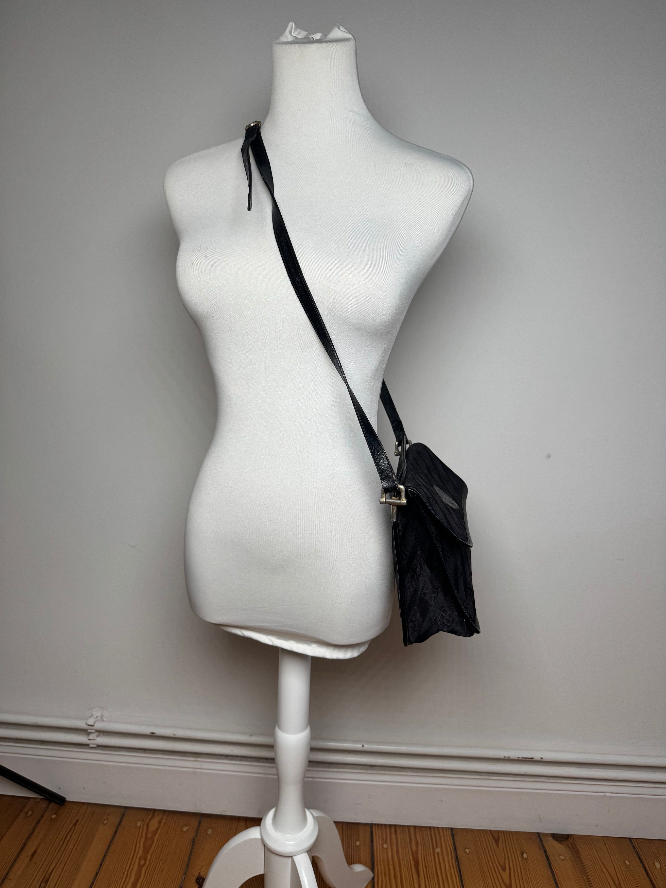 Balenciaga Vintage Monogram Crossbody Bag black Size ONE SIZE - 7 Thumbnail