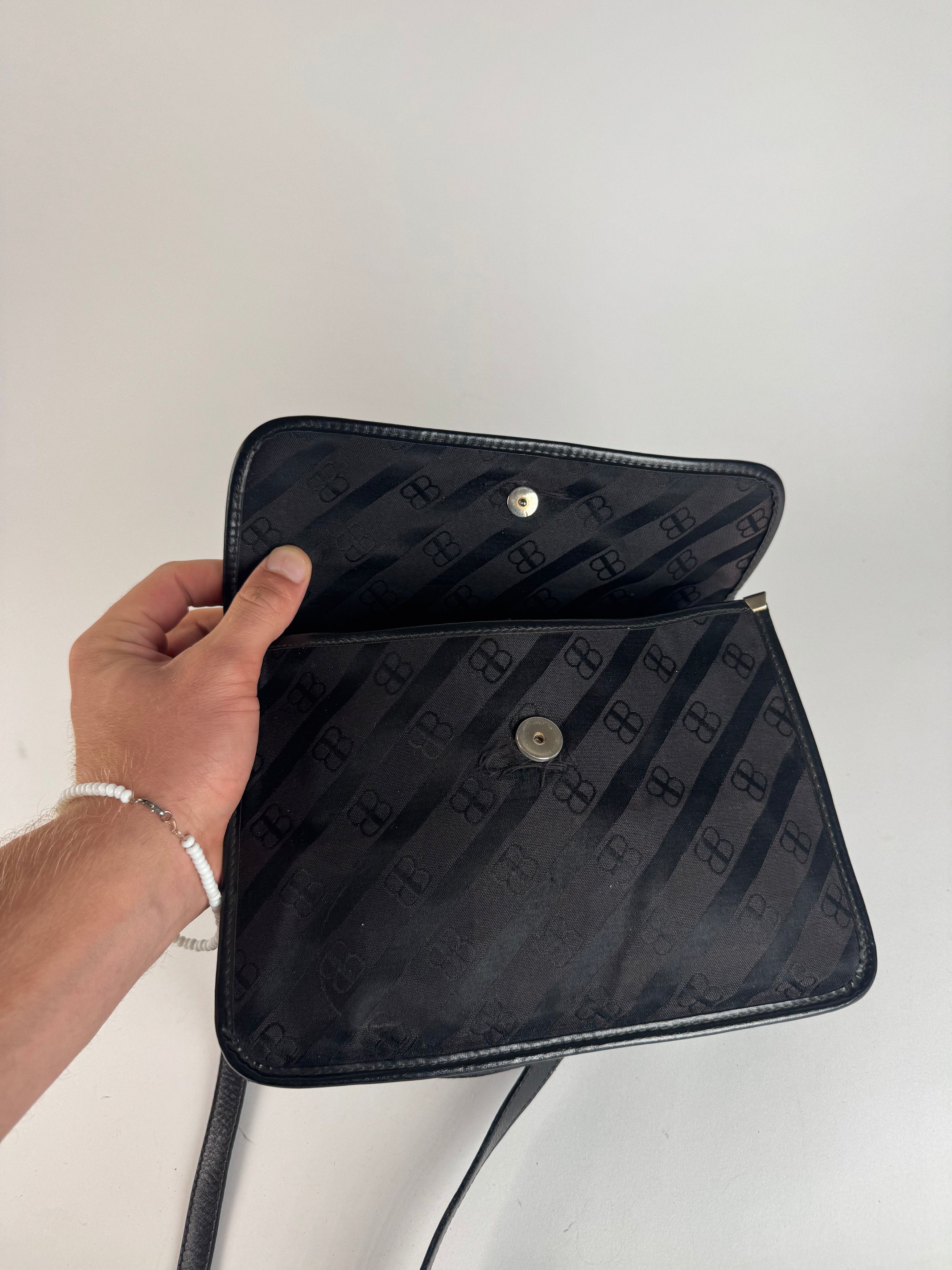 Balenciaga Vintage Monogram Crossbody Bag black Size ONE SIZE - 4 Thumbnail