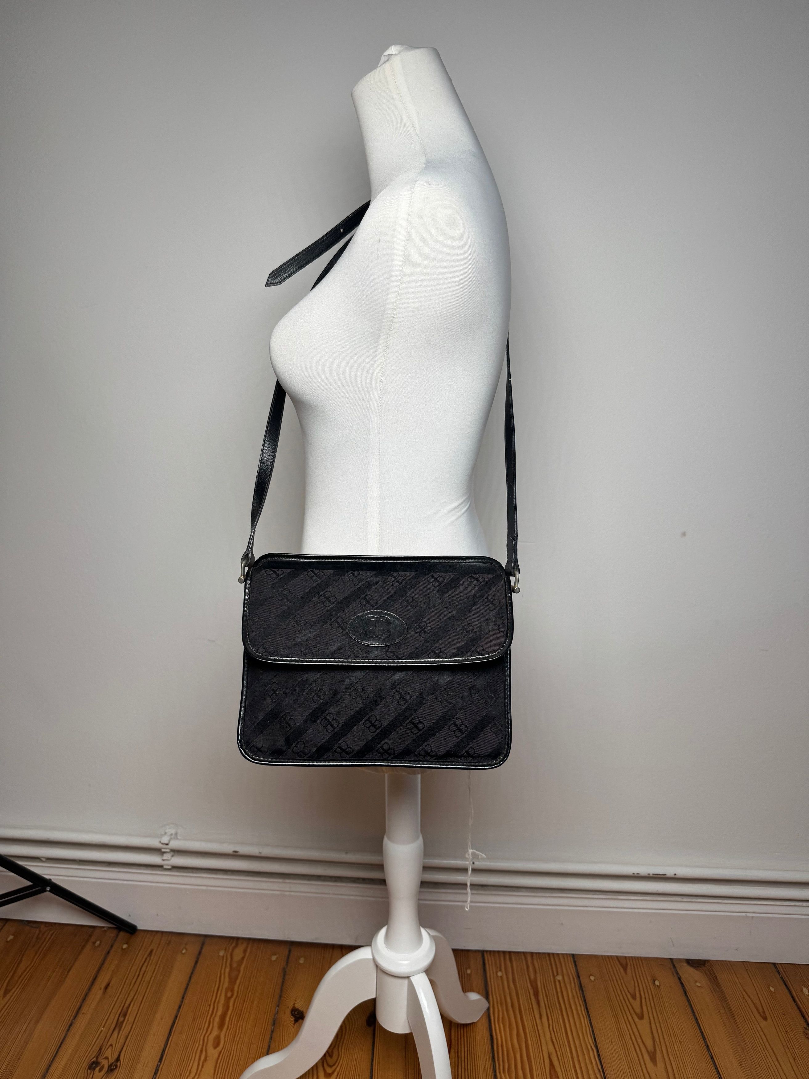 Balenciaga Vintage Monogram Crossbody Bag black Size ONE SIZE - 8 Thumbnail