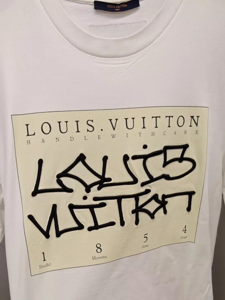 Louis Vuitton LV Embroidered Logo White Short-Sleeve T-Shirt - dmc Size US L / EU 52-54 / 3 - 8 Thumbnail