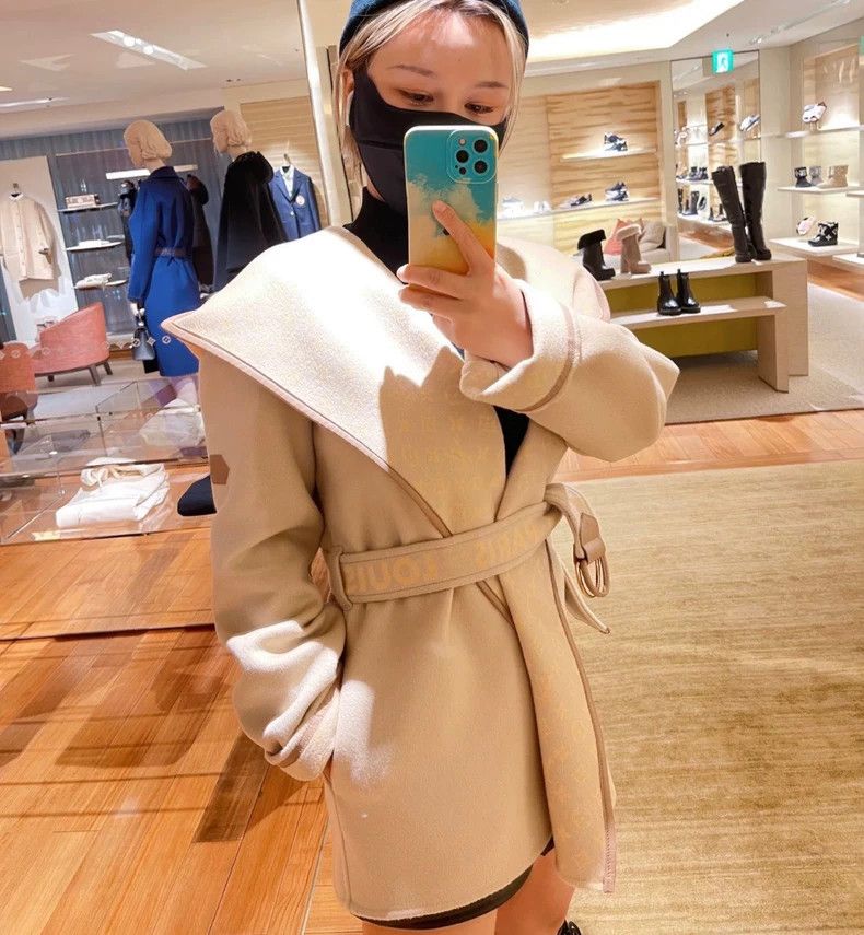 Louis Vuitton Louis Vuitton Beige Monogram Coat - dmc Size US XS / EU 42 / 0 - 8 Thumbnail