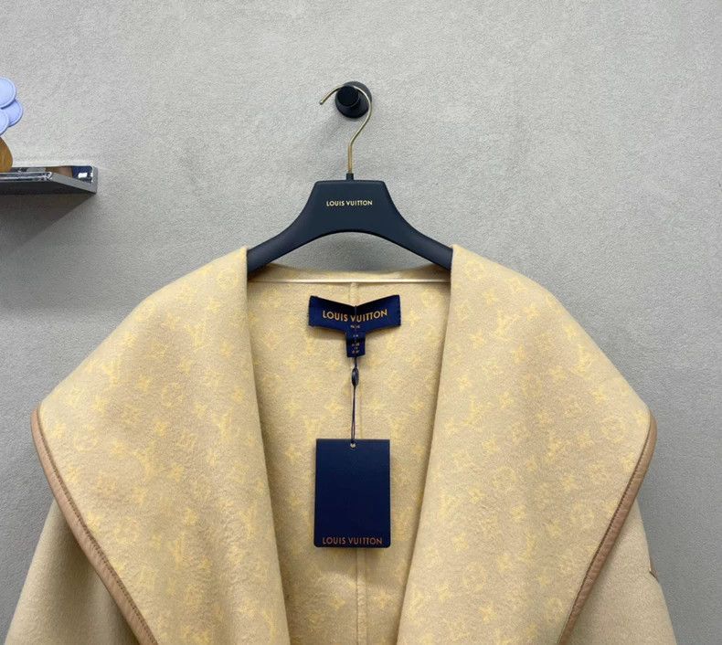 Louis Vuitton Louis Vuitton Beige Monogram Coat - dmc Size US XS / EU 42 / 0 - 4 Thumbnail