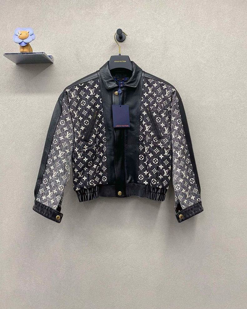 Louis Vuitton Louis Vuitton Logo Print Bomber Jacket - dmc Size US XS / EU 42 / 0 - 2 Thumbnail