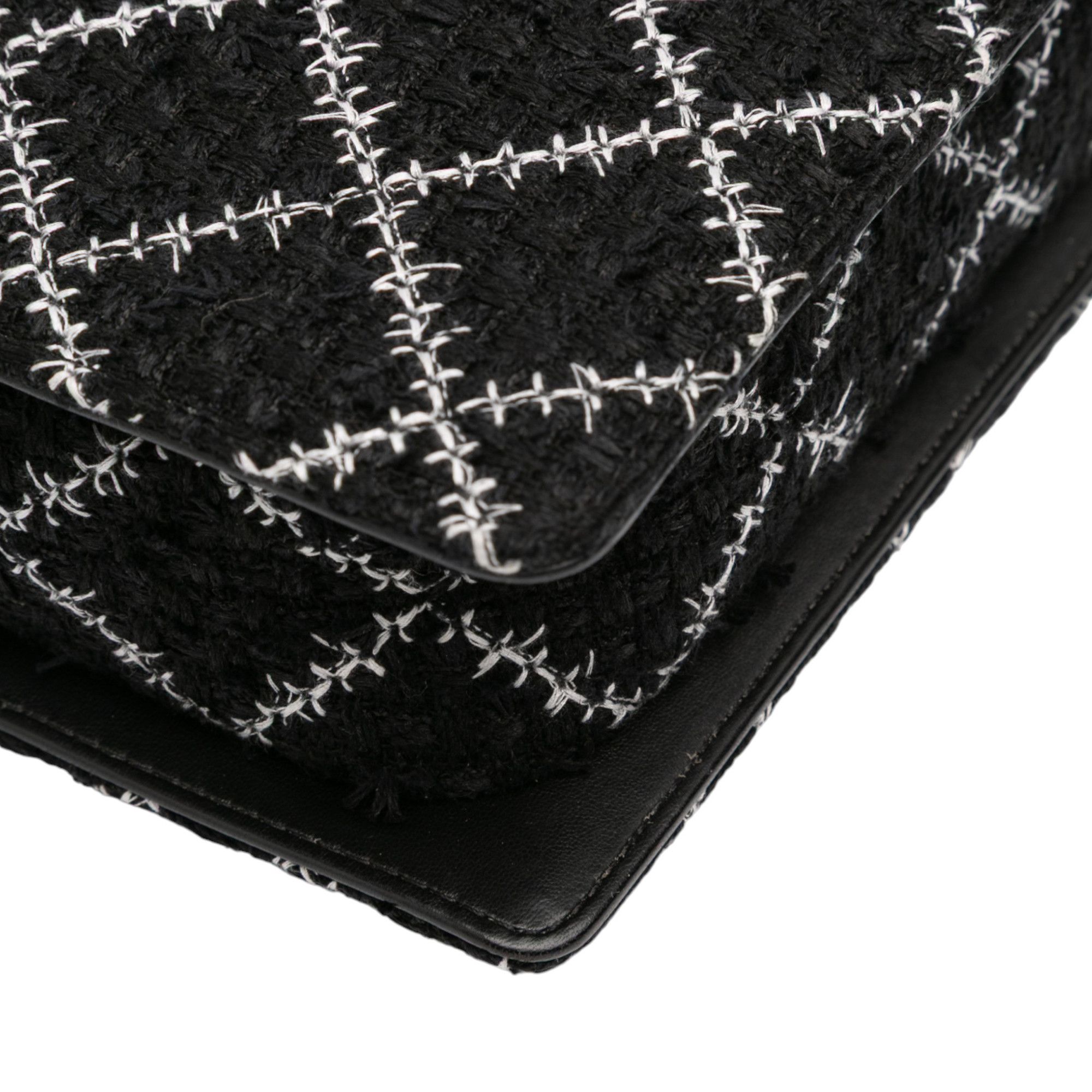Chanel Chanel Tweed and Resin Zipped Chain Shopping Bag Size ONE SIZE - 7 Thumbnail