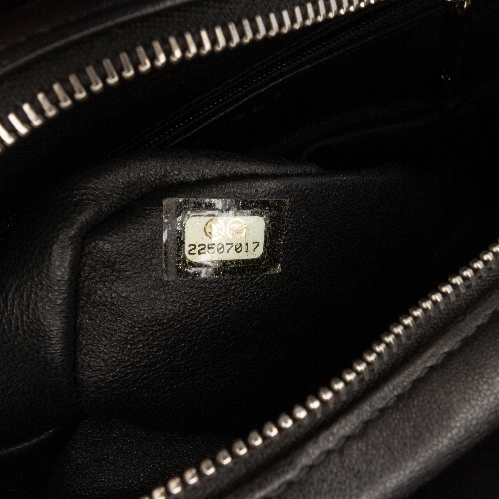 Chanel Chanel Tweed and Resin Zipped Chain Shopping Bag Size ONE SIZE - 6 Thumbnail