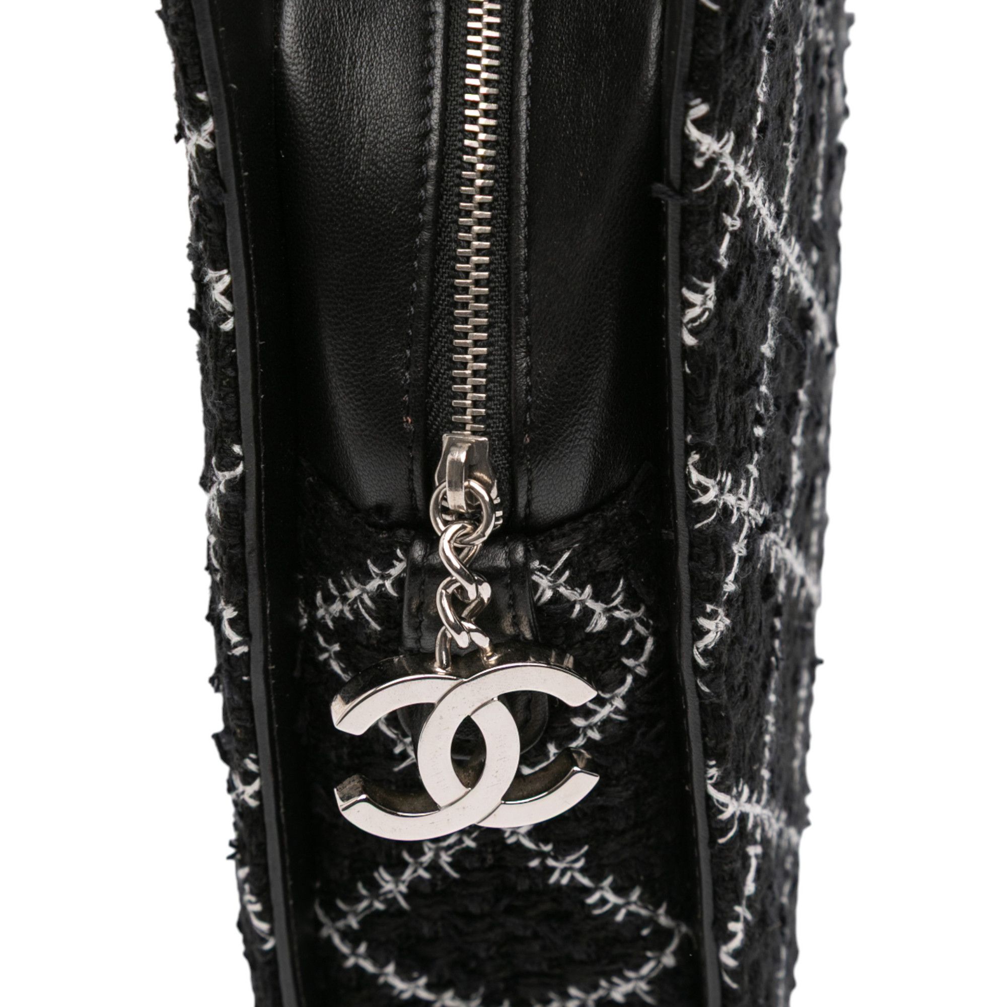 Chanel Chanel Tweed and Resin Zipped Chain Shopping Bag Size ONE SIZE - 9 Thumbnail