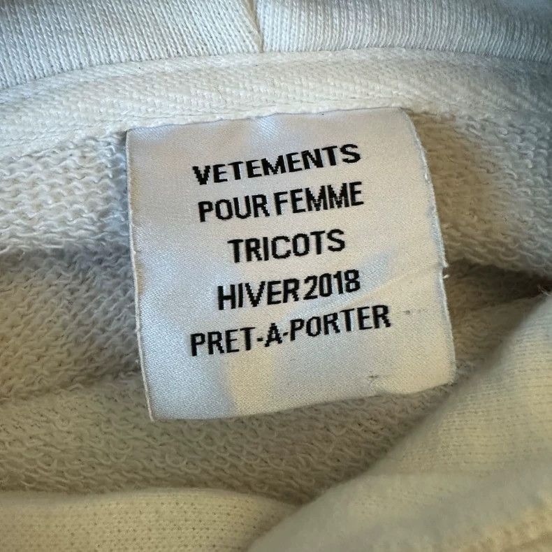 Vetements Vetements White Sequin Logo Top - dmc Size US M / EU 48-50 / 2 - 4 Thumbnail