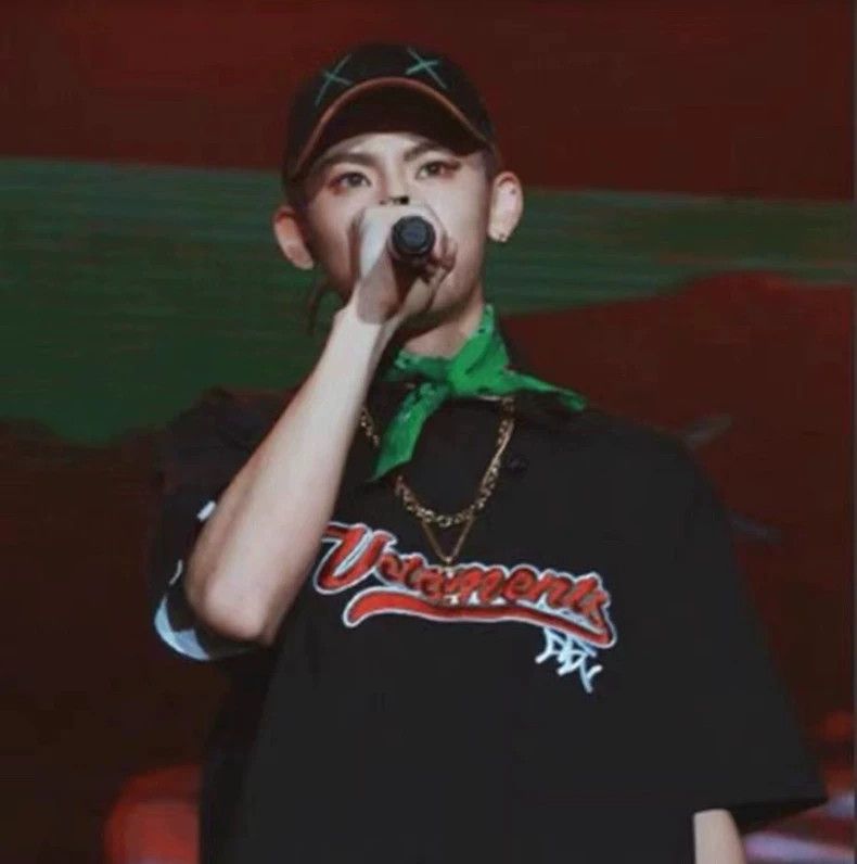 Vetements Vetements Logo Short Sleeve T-shirt - dmc Size US S / EU 44-46 / 1 - 6 Thumbnail