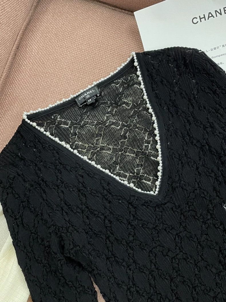 Chanel Chanel Black Pearl V-Neck Knit Top - dmc Size US M / EU 48-50 / 2 - 2 Thumbnail