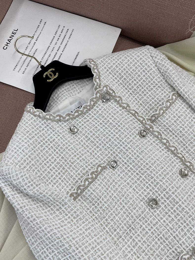 Chanel Chanel 25C White Tweed Double-Breasted Jacket - dmc Size US S / EU 44-46 / 1 - 3 Thumbnail