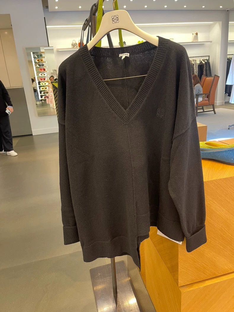 Loewe Loewe Asymmetric V-Neck Cashmere Sweater S - dmc Size US S / EU 44-46 / 1 - 6 Thumbnail