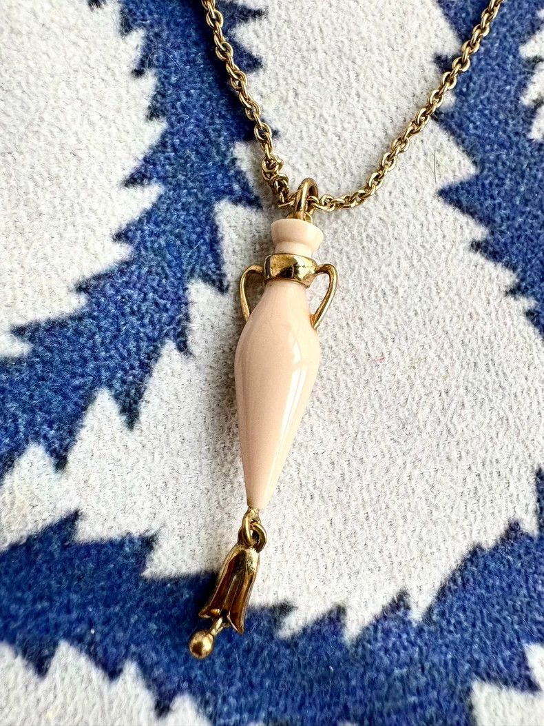 Vivienne Westwood Vivienne Westwood vintage lily of the valley vase necklace - dmc Size ONE SIZE - 3 Thumbnail