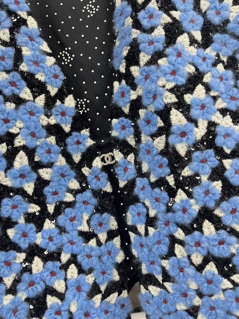 Chanel Chanel 24B Blue Sequin Flower Cashmere Vest - dmc Size US M / EU 48-50 / 2 - 2 Thumbnail