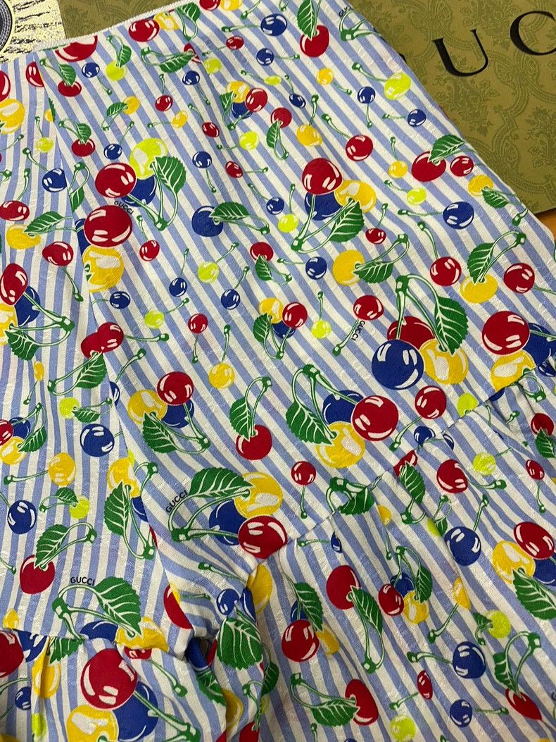 Gucci Gucci Cherry Print High-Waist Shorts - dmc Size US 31 - 2 Thumbnail