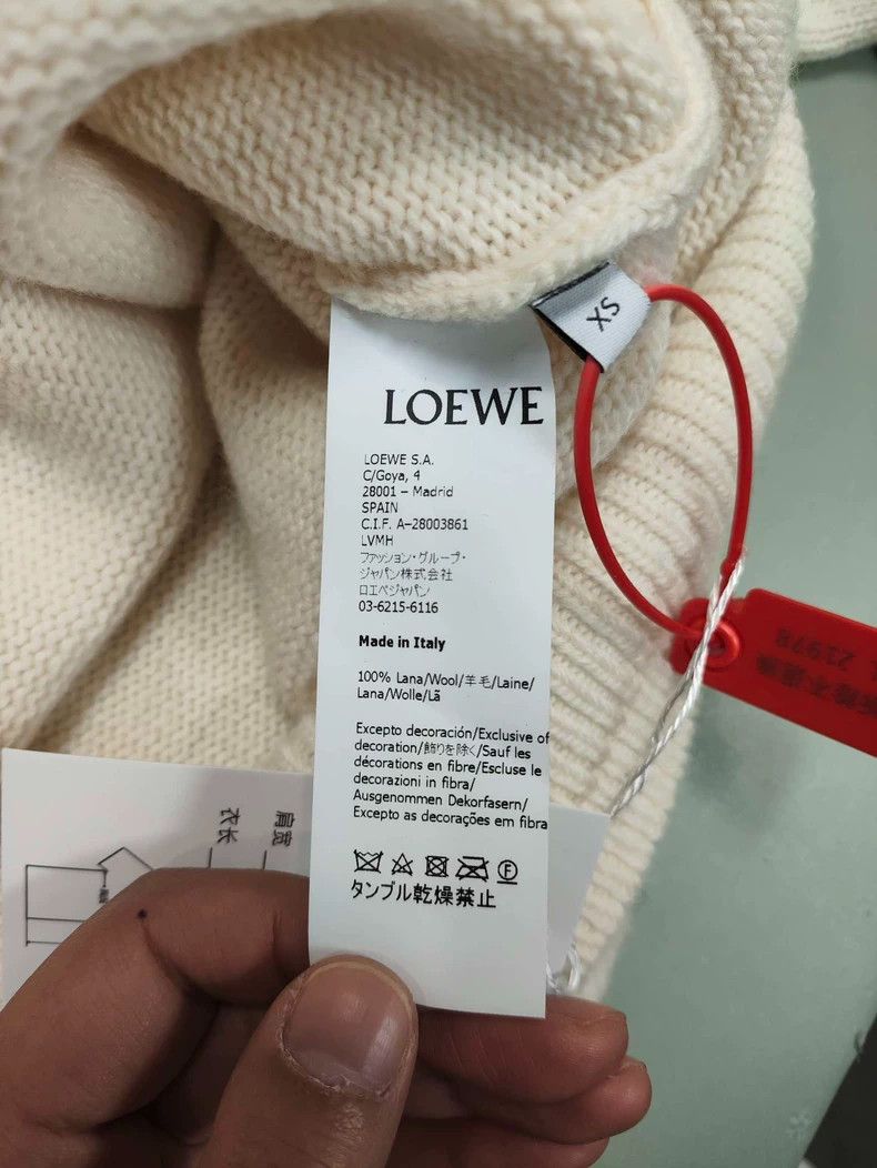 Loewe Loewe Beige Crystal Logo Sweater XS - dmc Size US XS / EU 42 / 0 - 4 Thumbnail