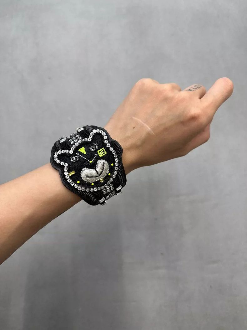 Walter Van Beirendonck Walter Van Beirendonck Bear Beaded Watch - dmc Size ONE SIZE - 2 Thumbnail